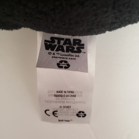 Tsum Tsum Darth Vader and R2D2 - Picture 5 of 13
